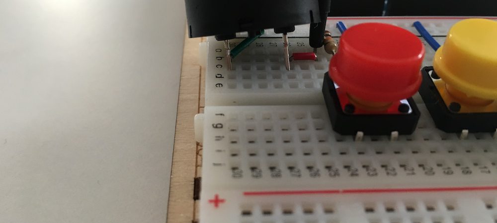 Piezo Buzzer auf einem Arduino Breadboard