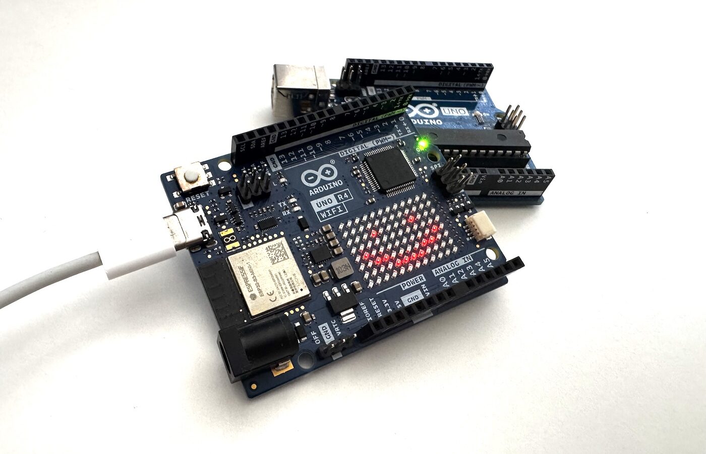 Arduino UNO R4 WiFi und UNO R3