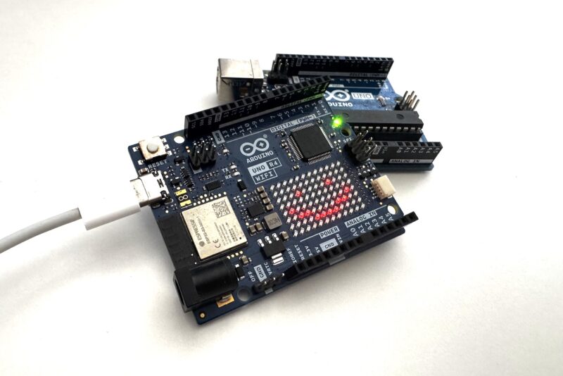 Arduino UNO R4 WiFi und UNO R3