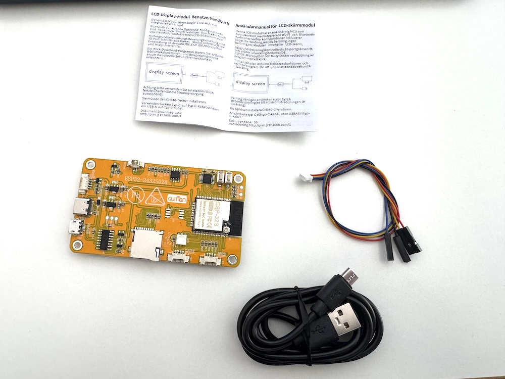 Lieferumfang des ESP32-2432S028R